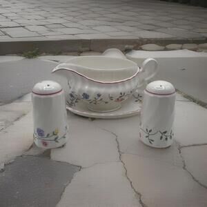 Johnson Brothers Summer Chintz  Salt & Pepper, Gravy boat And Under plate. Vtg